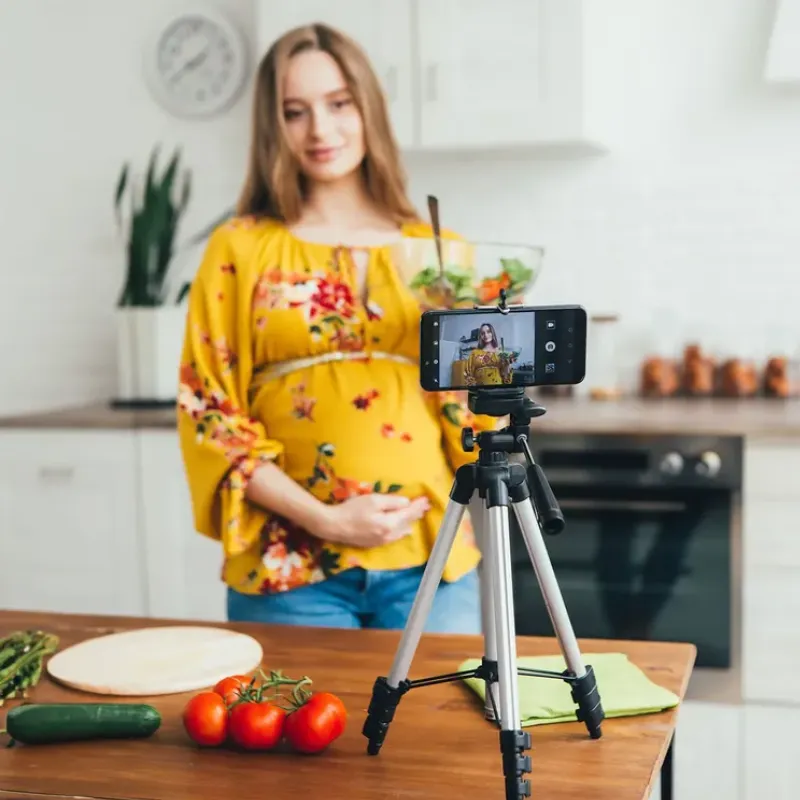 Trípode VTA+ Ajustable para Celular 1.2m – Gris Claro