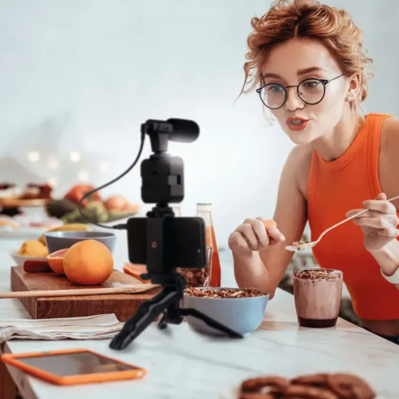 Trípode VTA+ con Luz LED y Micrófono 3.5mm para Celular – Negro